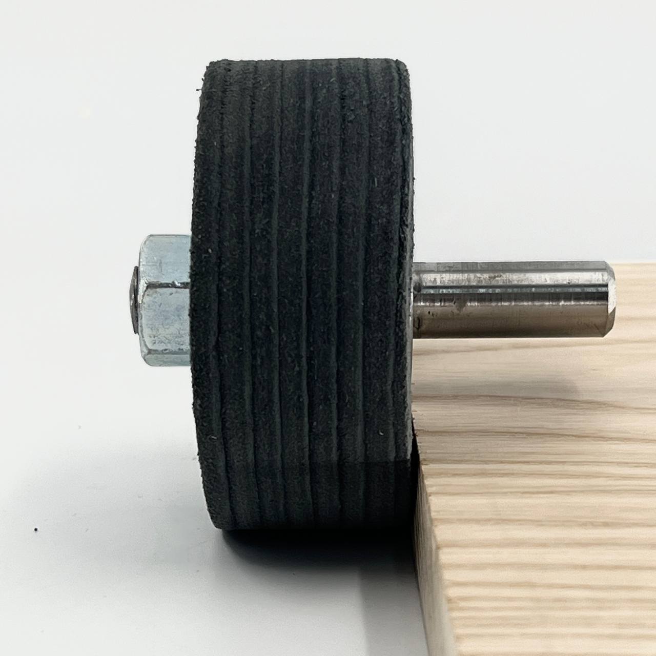Leather disk for Sharpening and Honing Chisels and Woodcarving Tools – Clean Edge Without Excessive Resharpening