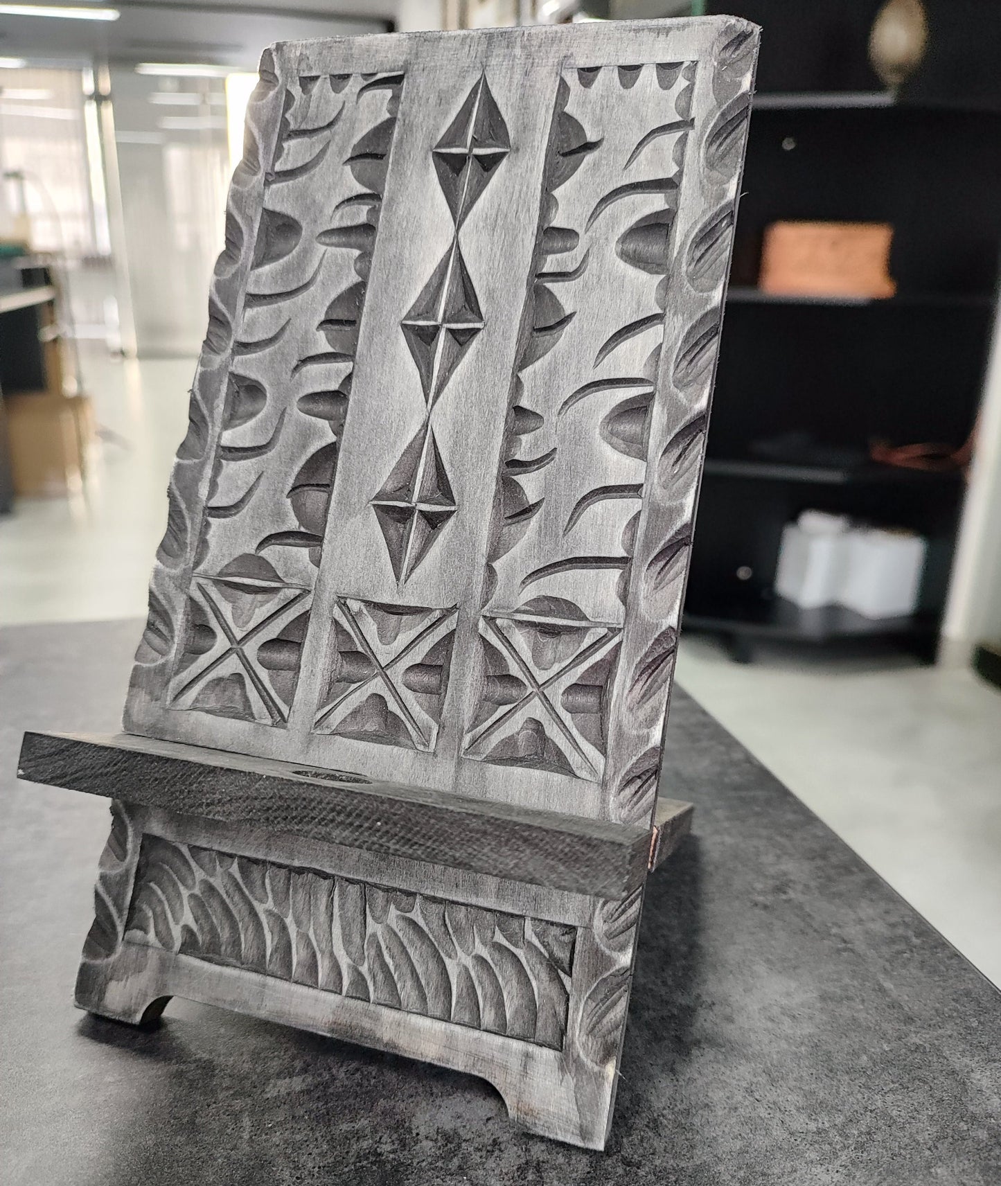 Geometric Chip Carving: Adolf Yurev Volumetric Phone Stand Carving Set