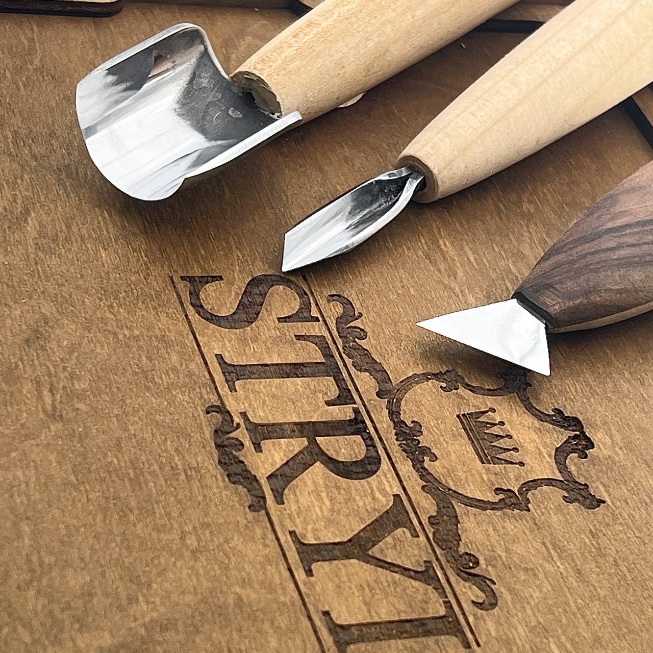 Geometric Chip Carving: Adolf Yurev Volumetric Phone Stand Carving Set