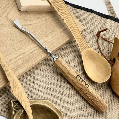 Maestro STRYI Semi-Bent Gouge creating a deep 3D effect carvings, Forged tools line