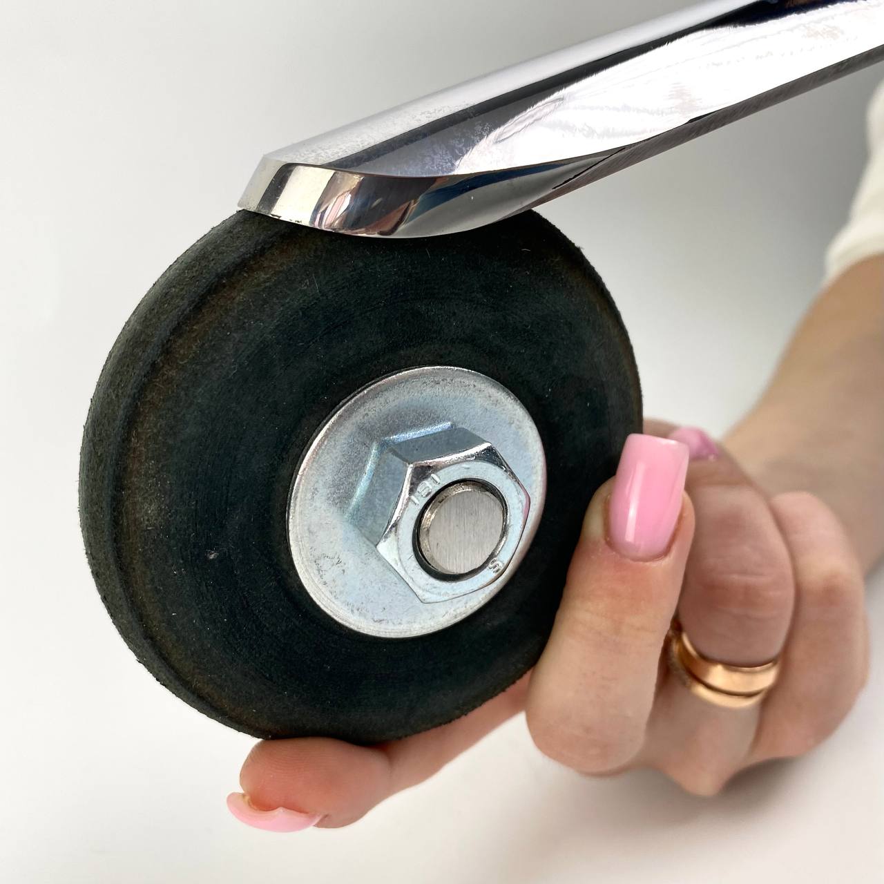 Convex Leather Stropping Wheel – Razor Sharpness for Gouges Without the Risk of Overheating Steel