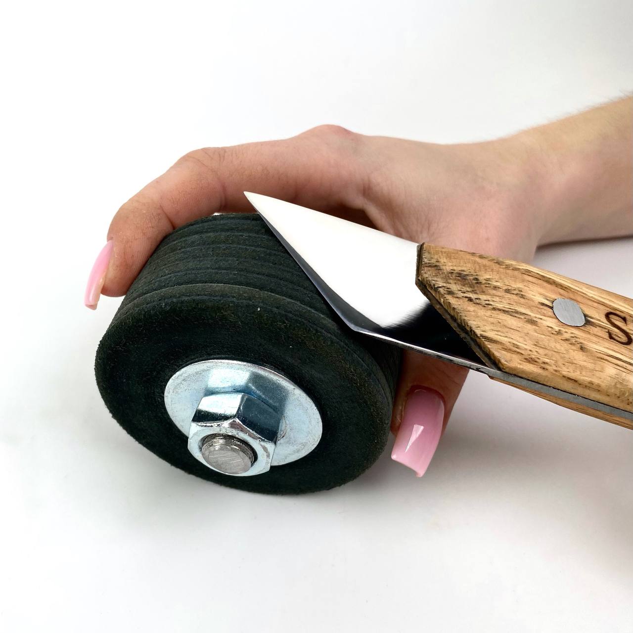 Leather disk for Sharpening and Honing Chisels and Woodcarving Tools – Clean Edge Without Excessive Resharpening