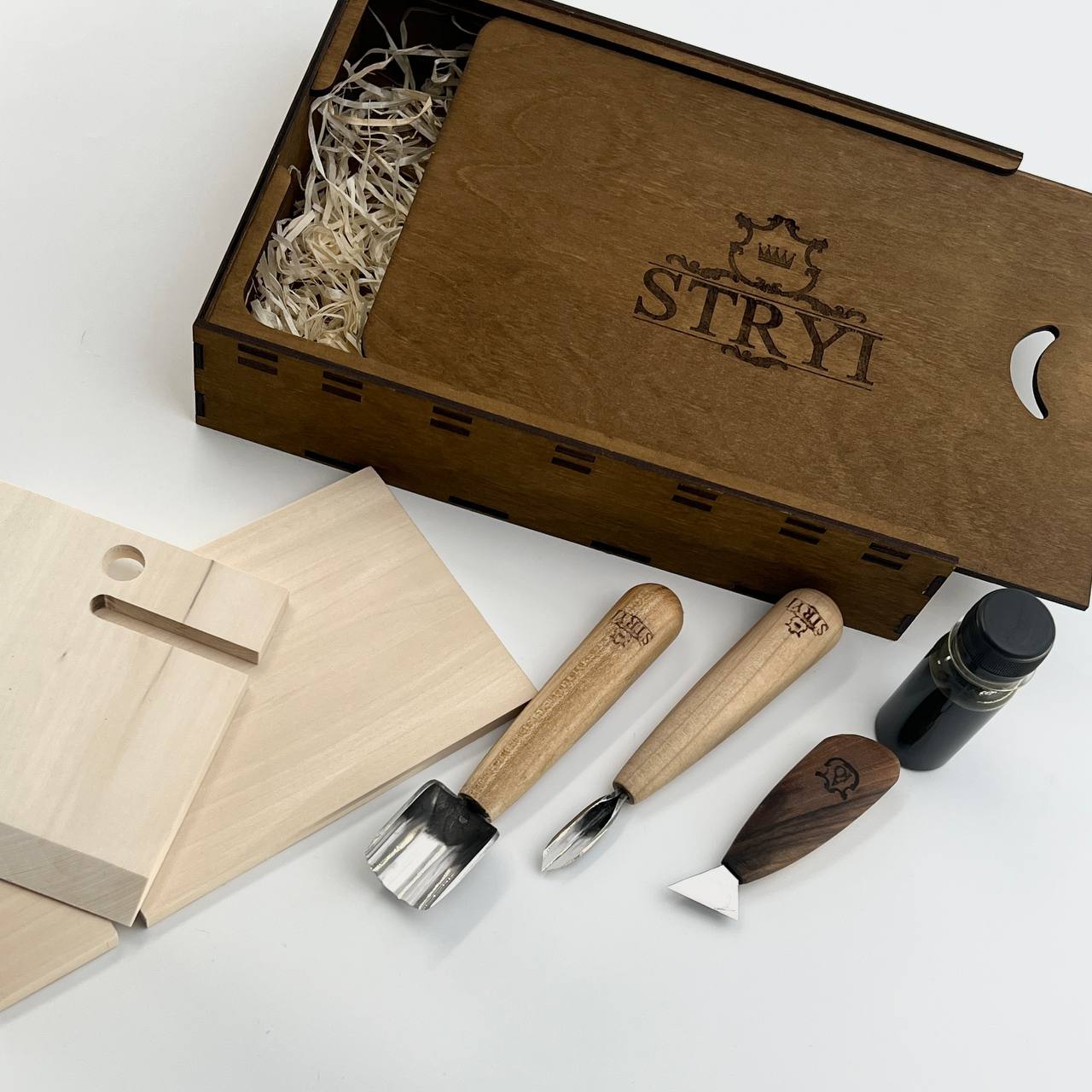 Geometric Chip Carving: Adolf Yurev Volumetric Phone Stand Carving Set