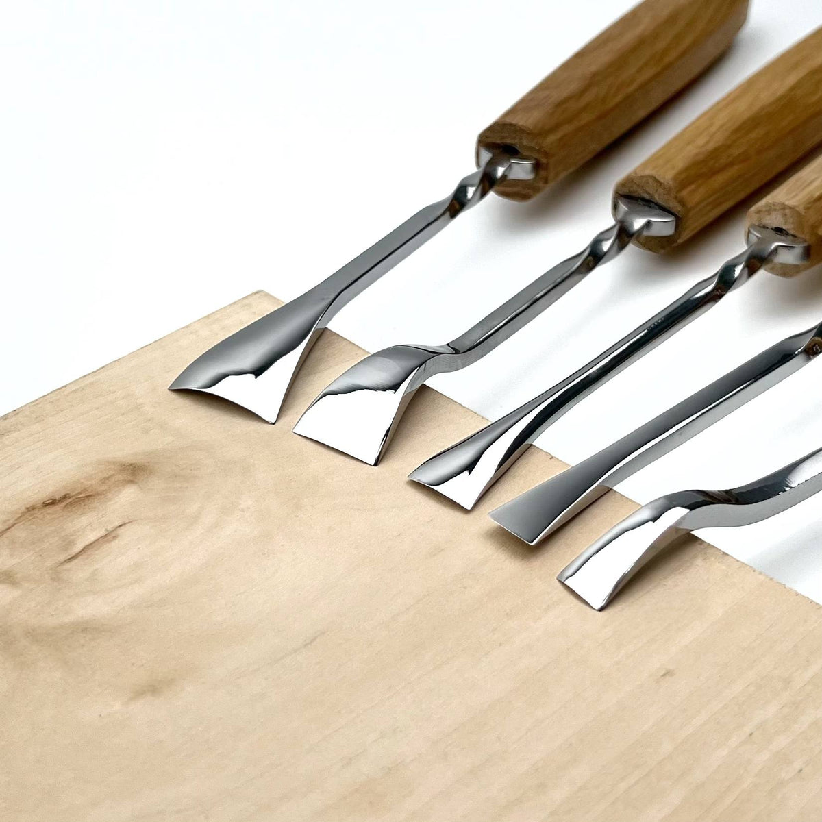 Fishtail Gouge Set for Fine Detail: 5-Piece Maestro Relief Finishing Tools