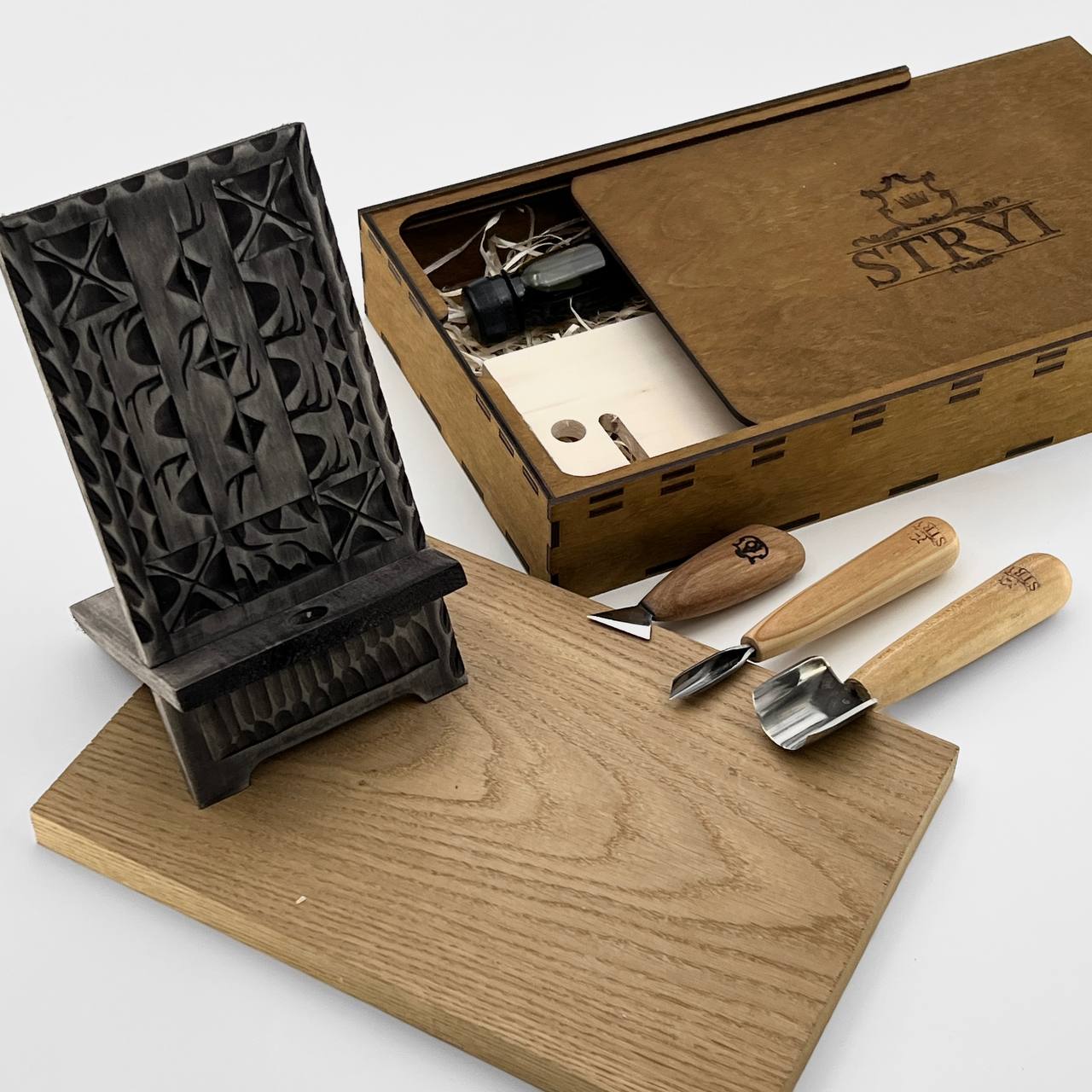 Geometric Chip Carving: Adolf Yurev Volumetric Phone Stand Carving Set